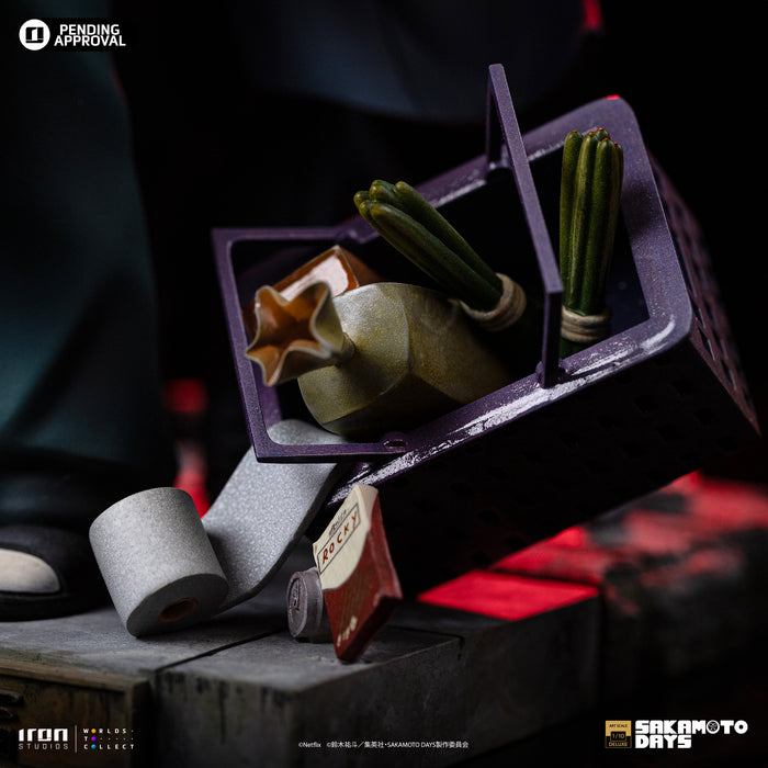 IRON Studios: Sakamoto Days - Taro Sakamoto Deluxe Escala de Arte 1/10