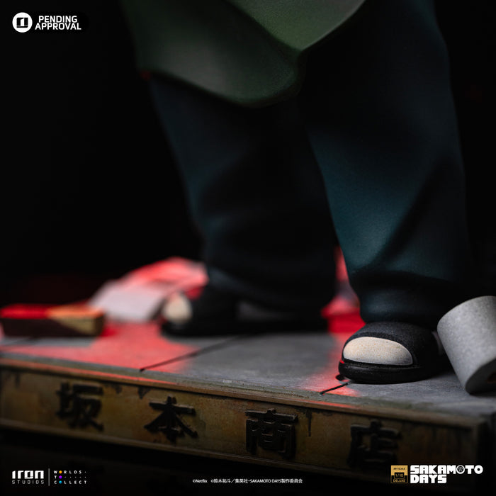 IRON Studios: Sakamoto Days - Taro Sakamoto Deluxe Escala de Arte 1/10