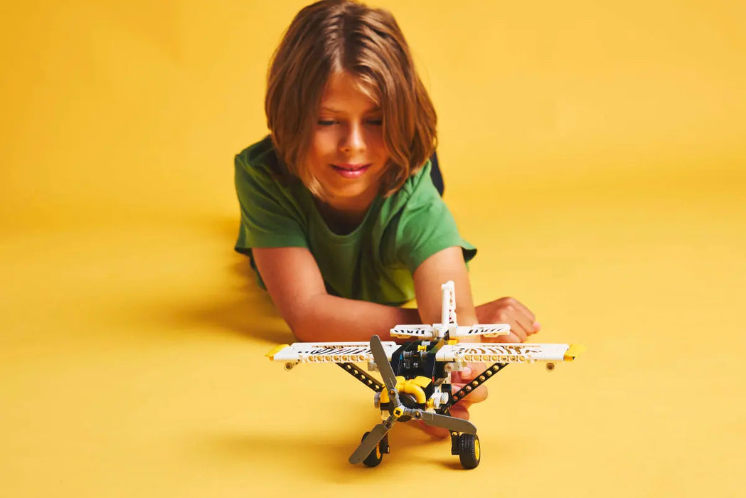 LEGO Technic Avioneta 42198