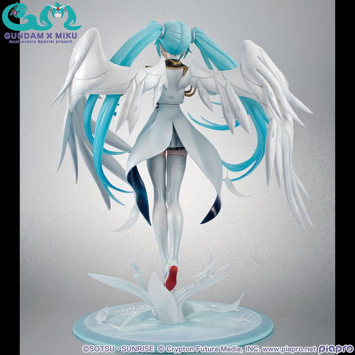 Megahouse Lucrea: Mobile Suit Gundam 45 Aniversario X Hatsune Miku - Hatsune Miku Wing Gundam Zero Ew
