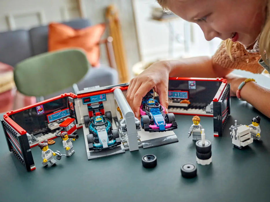 LEGO City Garaje de F1 con Coches Mercedes AMG y Alpine 60444
