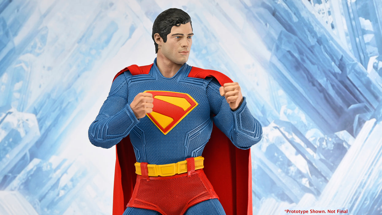 NECA Figura de Accion: DC Superman 2025 - Superman Escala 1/4